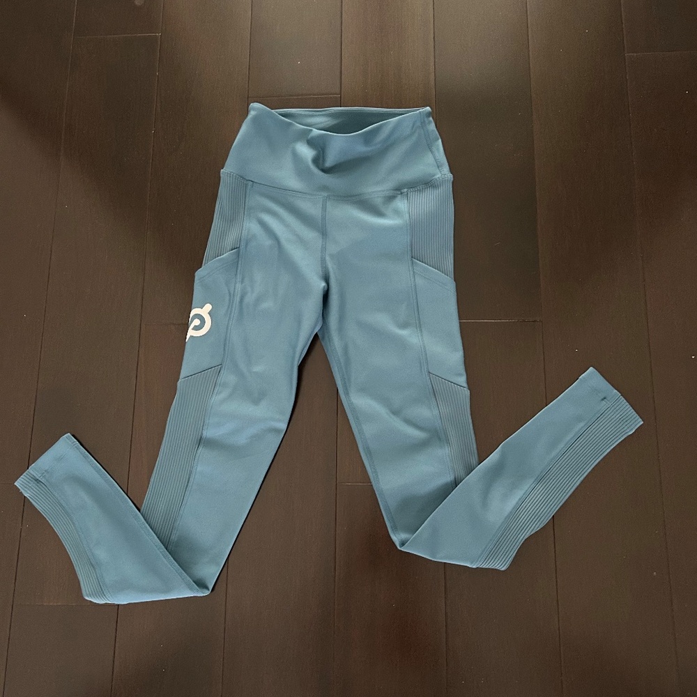 NWT Peloton athletic leggings. Women's size S